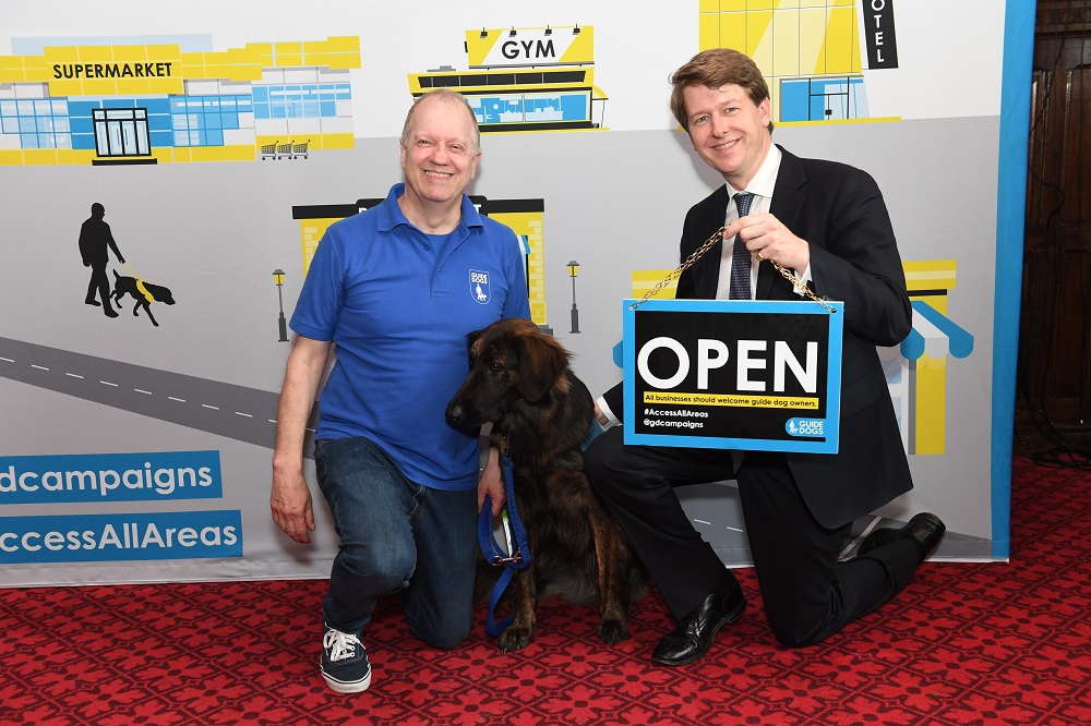 Worcester MP Robin Walker backs anti-discrimination campaign for guide dog owners